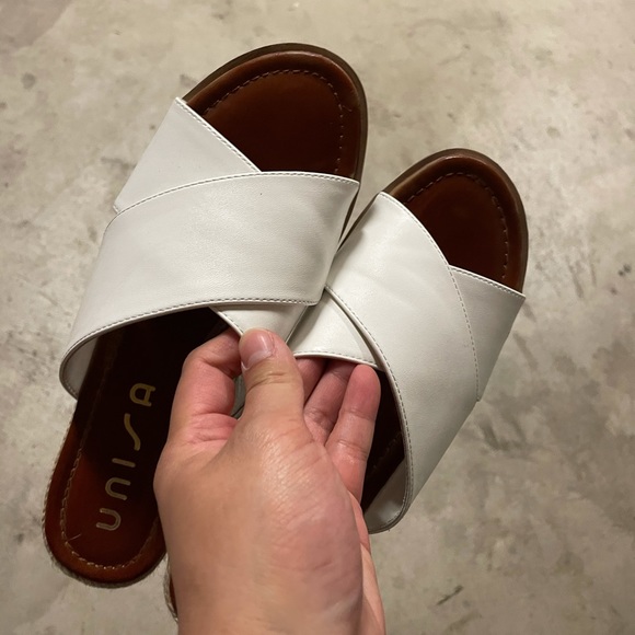 White sandals - Picture 4 of 6